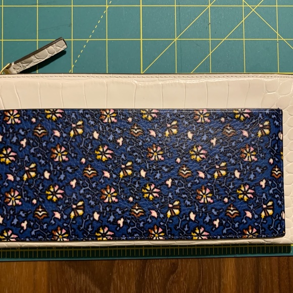 Tory Burch Cute clutch wallet -USED- - Picture 3 of 8